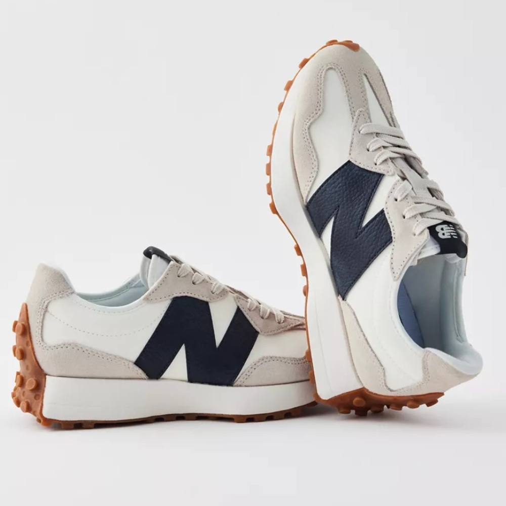 New Balance 327 Women’s Sneaker